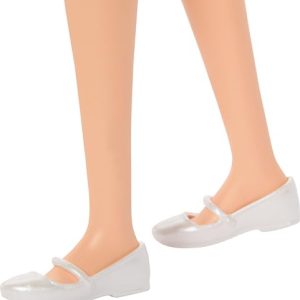 Chic ballet flats with shiny finish, elegant strap, and rounded toe for modern style.