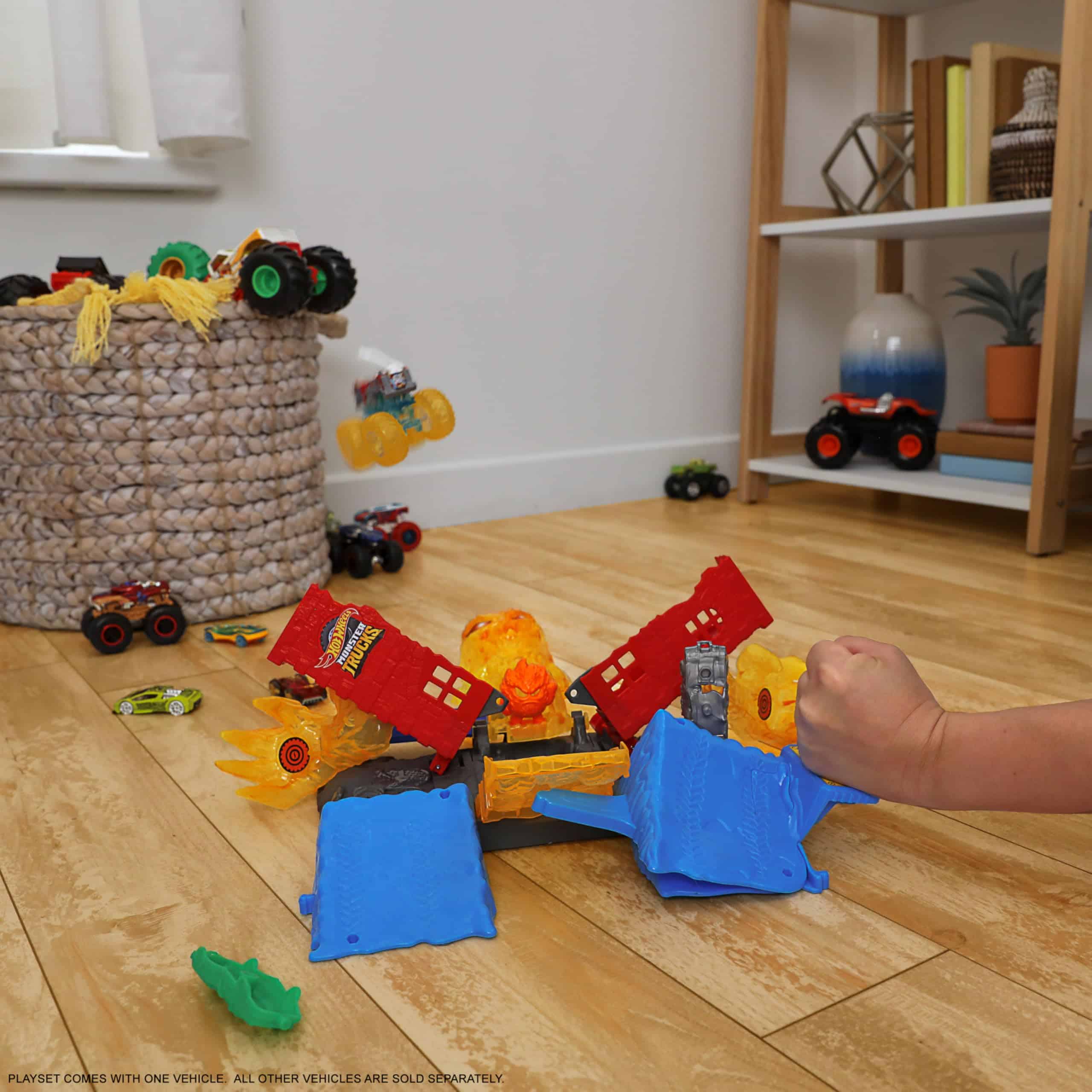 Hot Wheels Monster Trucks Arena Smashers Semi Finals Playset Interlocking Playset with 1 Hot Wheels Monster Truck and 2 Broken Cars HTP39 - Image 3