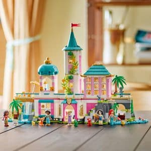 LEGO® Disney Princess Castle & Royal Pets 43267 Toy Building Playset for Kids, Great Special Occasion Toy-Giving Idea for Girls, Boys and Fans Aged 6 Years Old and up Who Love Minidoll Characters