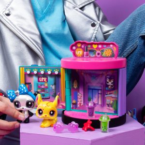 Littlest Pet Shop - Sweet and Style Set - 4-in-1 Shop - Pack of 3 Animals, 15 Accessories, 1 Card, 1 Roblox Code - Mini Figures Animals to Collect - Toy for Children from 4 Years - BF00722
