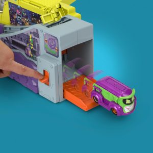 Fisher-Price DC Batwheels Toy Car Playset, Legion of Zoom Launching HQ with Ramp & Launcher Plus Prank The Joker Van, Ages 3+ Years
