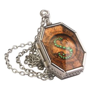 The Noble Collection Harry Potter The Horcrux Locket - 1.8in (4.5cm) Locket on Chain with Wooden Display Case - Officially Licensed Film Movie Props Gifts Jewellery