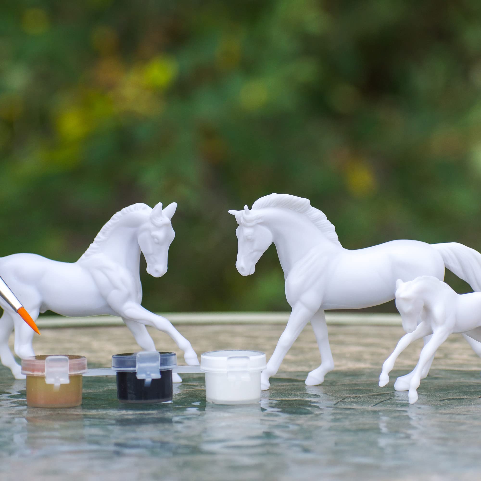 Breyer Horses Stablemates Horse Family Paint Set | 3 Horse Set | 1:32 Scale | Horse Toy | Model #4239, White - Image 5